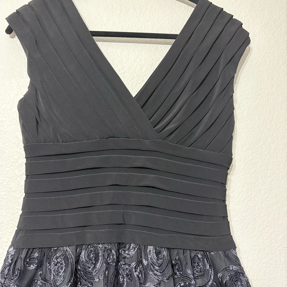 Adrianna Papell Elegant Black Cocktail, Party Dress, Sleeveless, Pleated Bodice - Picture 6 of 14
